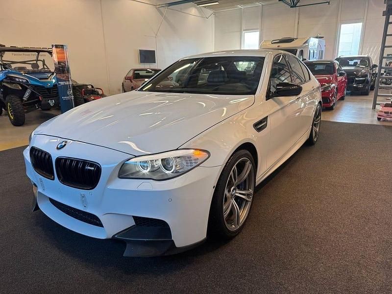 Begagnad BMW M5 561 HK (412 kW) 2012 Vit Sedan