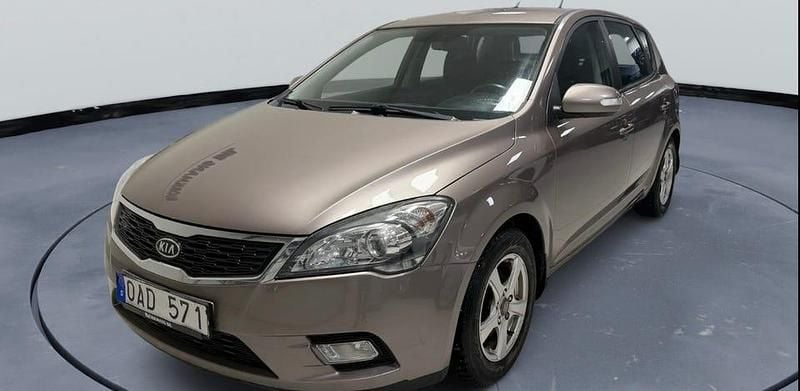 Begagnad 2010 Kia Ceed Halvkombi | 44 400 kr (Bra pris) - Bild 1/4