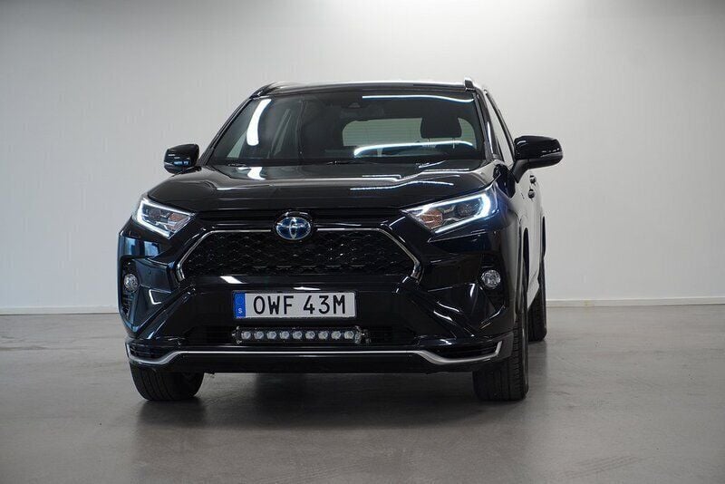 Svart Begagnad 2021 Toyota RAV4 Hybrid Edition SUV | 339 999 kr (Bra pris) - Bild 1/4