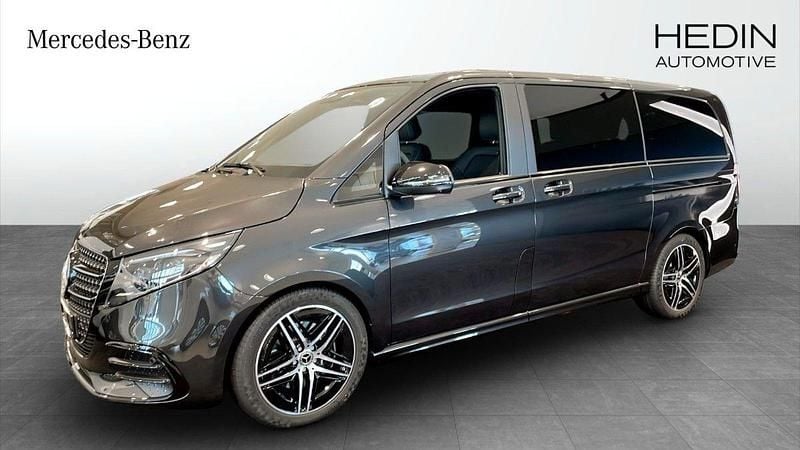 Mörkgrå (grey) Ny 2024 Mercedes V250 Avantgarde Minibuss | 930 735 kr - Bild 1/4