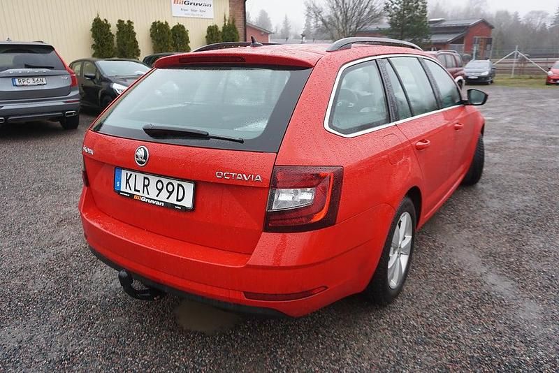 Begagnad Skoda Octavia Ambition 116 HK (85 kW) 2019 Röd Kombi