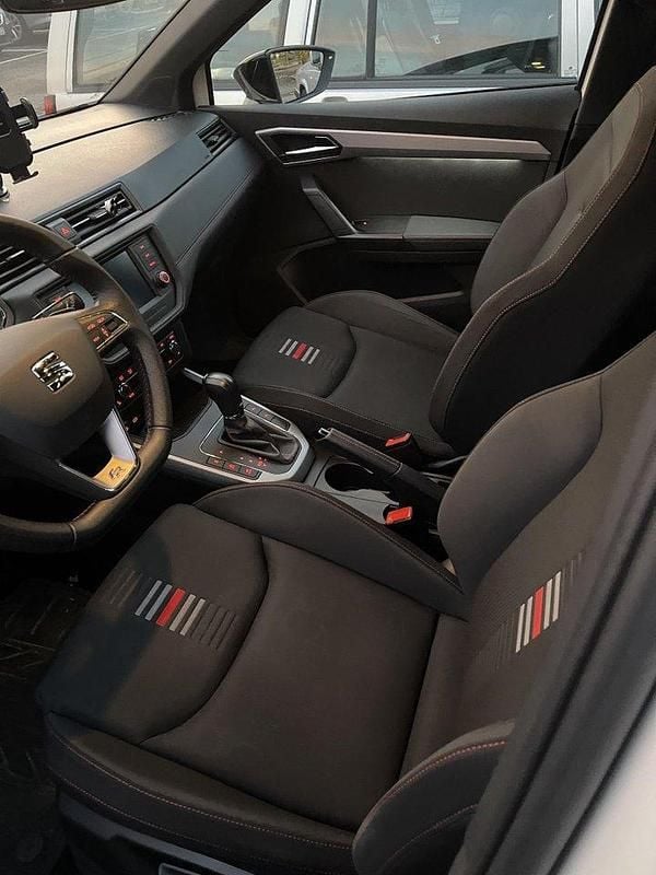 Vit Begagnad 2021 Seat Arona FR SUV | 180 000 kr (Marknadspris) - Bild 1/4