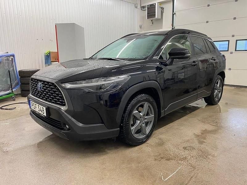 Begagnad Toyota Corolla Cross Style 200 HK (147 kW) 2022 Svart SUV
