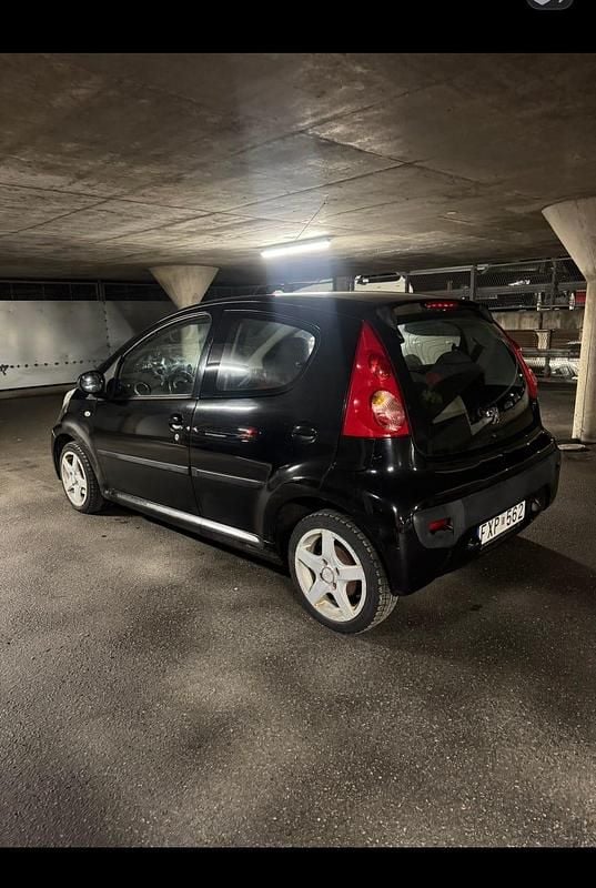 Begagnad Peugeot 107 68 HK (50 kW) 2008 Svart Halvkombi
