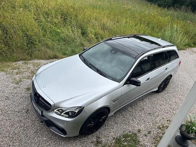 Silver Begagnad 2014 Mercedes E63 AMG AMG Kombi | 379 000 kr (Bra pris) - Bild 1/4