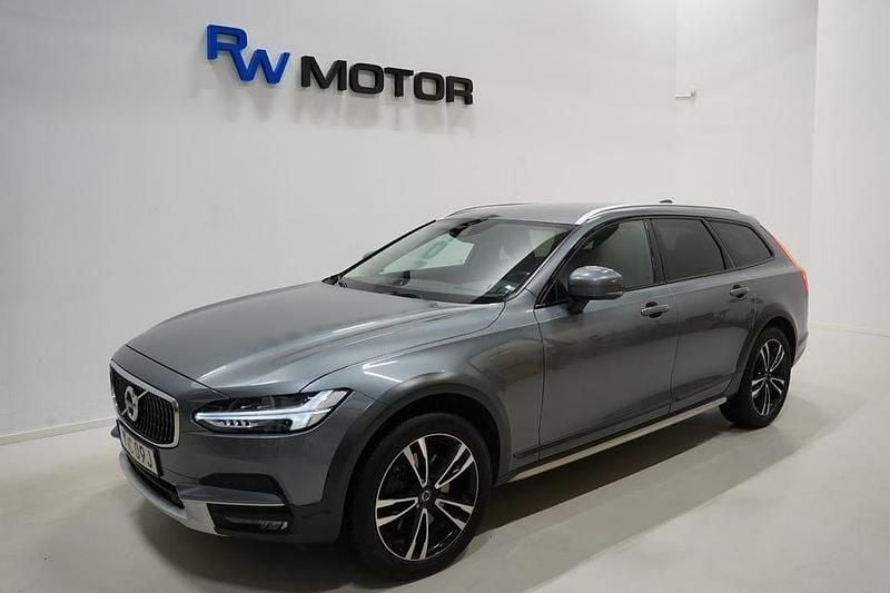 Begagnad Volvo V90 CC Momentum 190 HK (139 kW) 2019 Grå Kombi