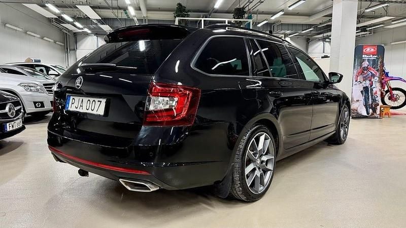 Begagnad Skoda Octavia RS 184 HK (135 kW) 2017 Svart Kombi