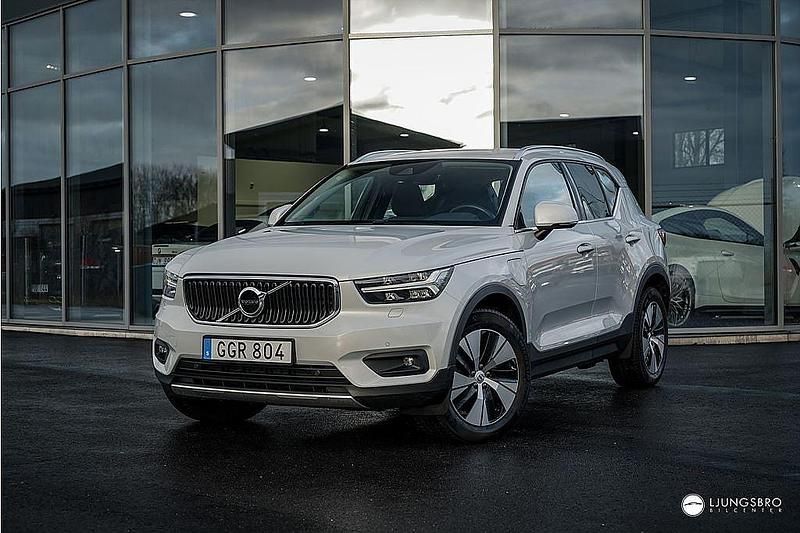 Silver Begagnad 2021 Volvo XC40 SUV | 339 900 kr (Bra pris) - Bild 1/4