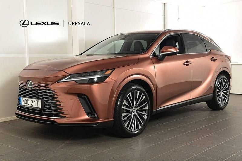 Sonic copper metallic Begagnad 2023 Lexus RX450h+ Executive Line SUV | 699 900 kr (Marknadspris) - Bild 1/4