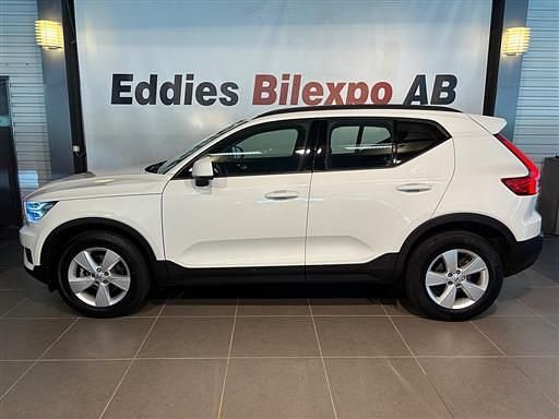 Begagnad Volvo XC40 Momentum 129 HK (94 kW) 2021 Vit SUV