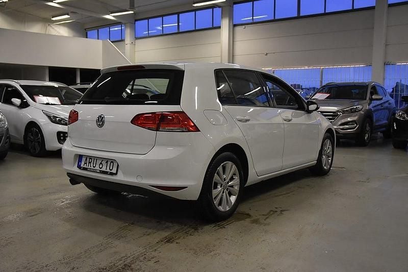 Begagnad VW Golf VII 105 HK (77 kW) 2014 Vit Halvkombi