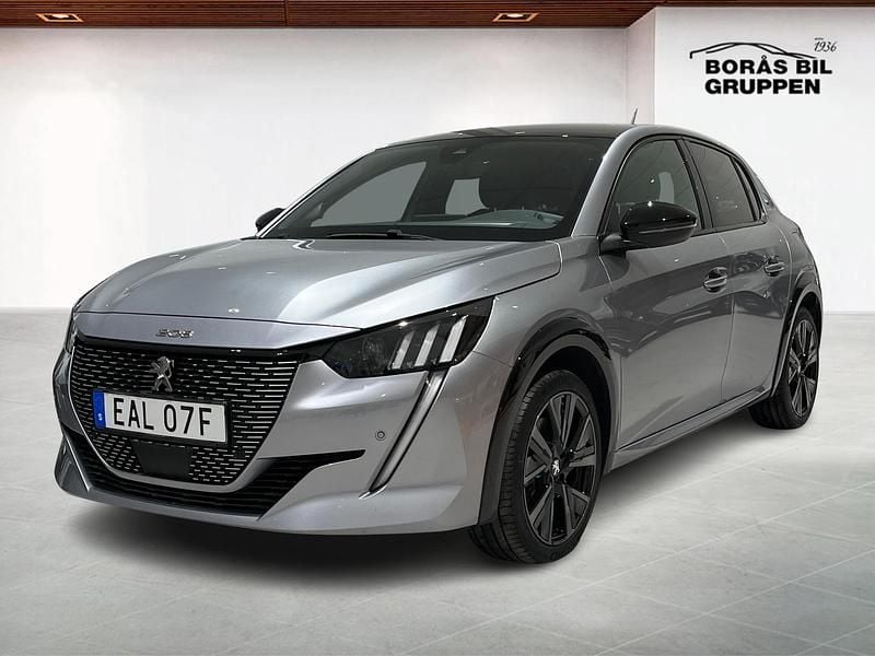 Grå Begagnad 2022 Peugeot e-208 GT Halvkombi | 209 000 kr (Marknadspris) - Bild 1/4