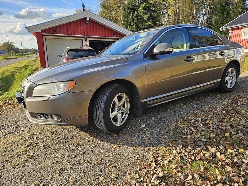 Grå Begagnad 2008 Volvo S80 Momentum Sedan | 30 000 kr (Superpris) - Bild 1/4