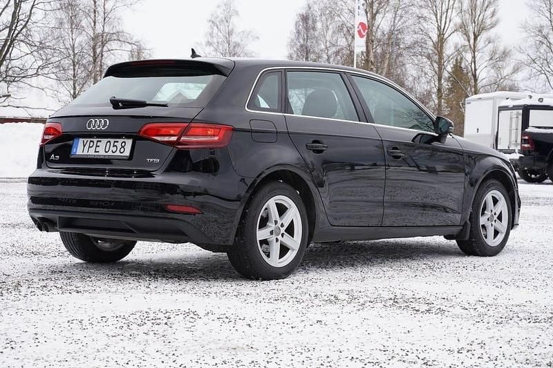 Begagnad Audi A3 150 HK (110 kW) 2018 Brilliantsvart Kombi