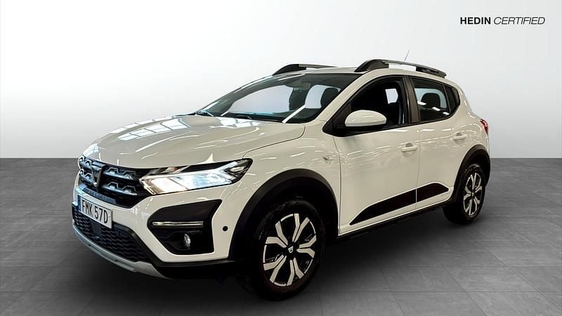 Snövit Begagnad 2022 Dacia Sandero Comfort SUV | 139 900 kr - Bild 1/4