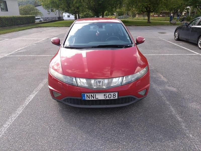 Begagnad 2007 Honda Civic Halvkombi | 34 900 kr (Marknadspris) - Bild 1/4
