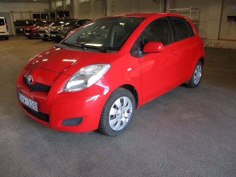 Röd Begagnad 2009 Toyota Yaris Halvkombi | 33 998 kr (Bra pris) - Bild 1/4
