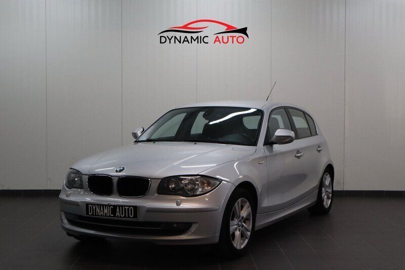 Ljusgrå Begagnad 2009 BMW 120 Advantage Halvkombi | 94 900 kr (Lite dyr) - Bild 1/4