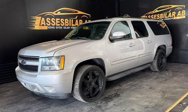 Silver Begagnad 2011 Chevrolet Suburban SUV | 169 900 kr - Bild 1/1