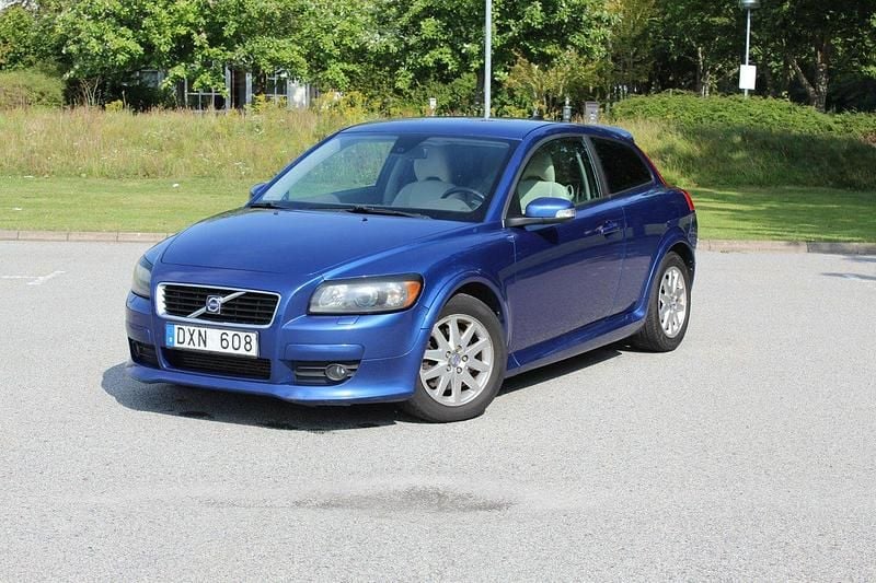 Blå Begagnad 2007 Volvo C30 Momentum Halvkombi | 49 000 kr (Marknadspris) - Bild 1/4