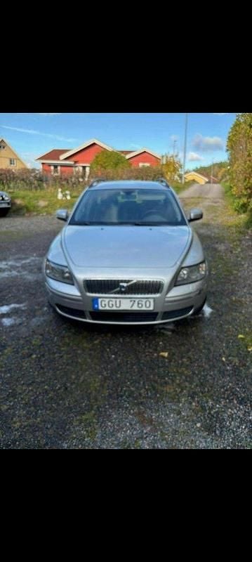 Grå Begagnad 2007 Volvo V50 Kinetic Kombi | 17 500 kr (Bra pris) - Bild 1/4