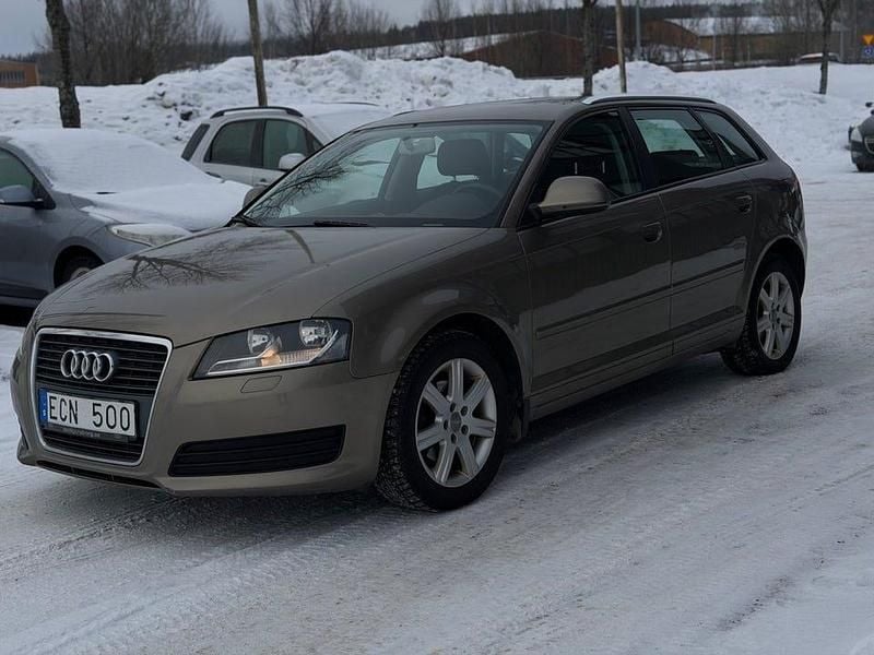 Begagnad Audi A3 Attraction 105 HK (77 kW) 2010 Brun Halvkombi