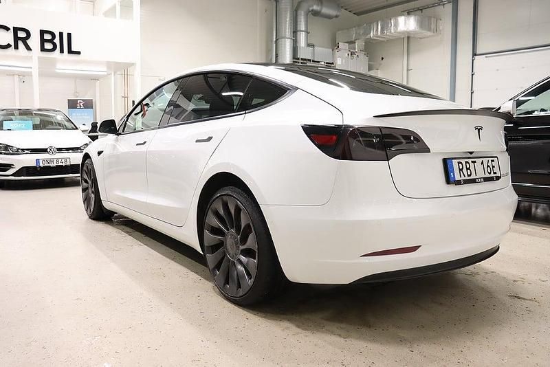 Begagnad Tesla Model 3 Performance 377 kW (513 HK) 2022 Vit Sedan