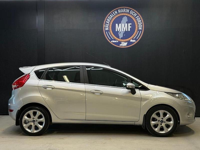Begagnad Ford Fiesta Titanium 82 HK (60 kW) 2011 Grå Halvkombi