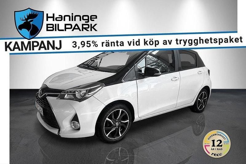 Vit Begagnad 2016 Toyota Yaris Style Halvkombi | 129 900 kr (Marknadspris) - Bild 1/2