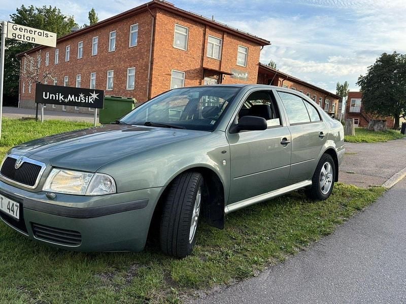 Grön Begagnad 2001 Skoda Octavia Tour Halvkombi | 12 999 kr (Dyr) - Bild 1/4