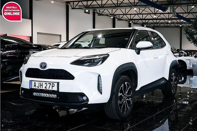 Vit Begagnad 2022 Toyota Yaris Cross Active SUV | 265 900 kr (Marknadspris) - Bild 1/3