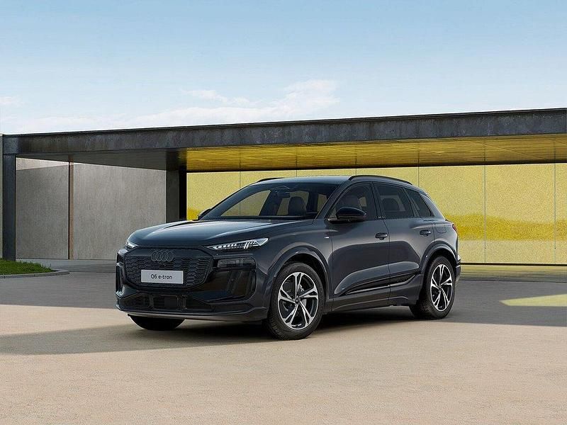 Grå Ny 2025 Audi Q6 e-tron S-Line SUV | 977 200 kr (Lite dyr) - Bild 1/4