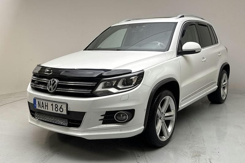 Vit Begagnad 2016 VW Tiguan R-line SUV | 160 000 kr (Superpris) - Bild 1/4