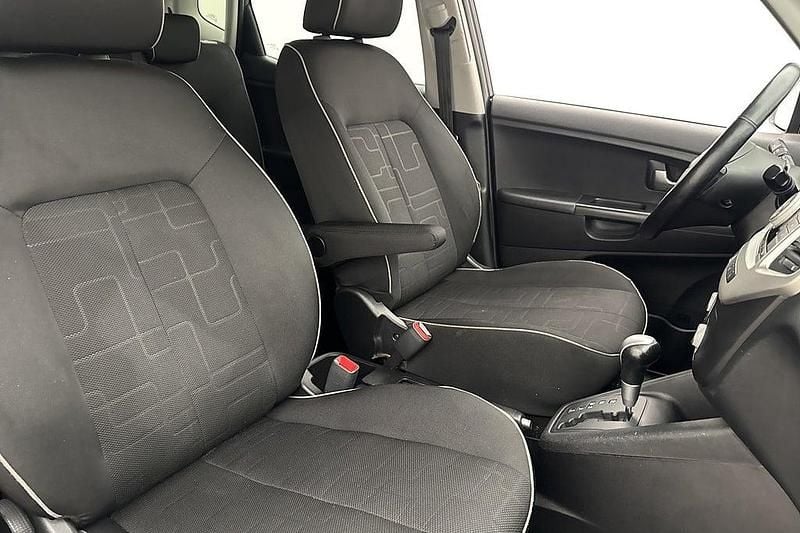 Begagnad Kia Venga 2015 Svart Halvkombi