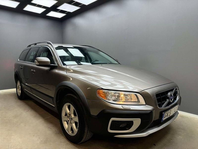 Grå Begagnad 2010 Volvo XC70 Momentum SUV | 134 900 kr (Marknadspris) - Bild 1/4
