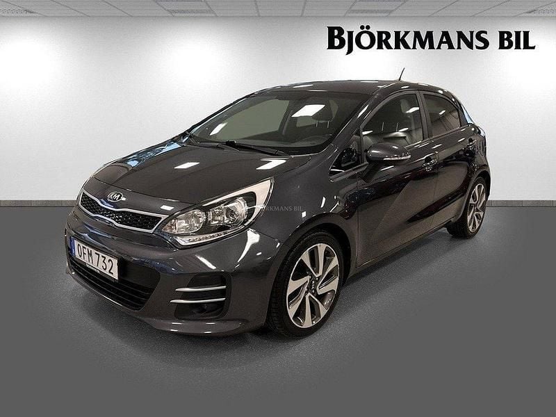 Grå Begagnad 2016 Kia Rio Halvkombi | 119 000 kr (Marknadspris) - Bild 1/4