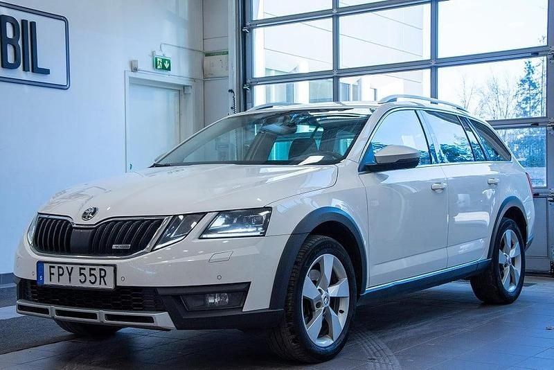 Begagnad Skoda Octavia Scout 184 HK (135 kW) 2019 Vit Kombi