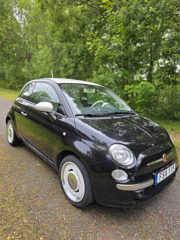 Svart Begagnad 2015 Fiat 500 Lounge Halvkombi | 62 000 kr (Bra pris) - Bild 1/4