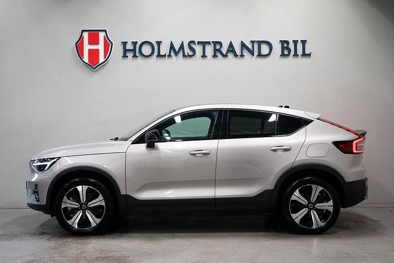 Silver Begagnad 2022 Volvo EC40 Plus SUV | 394 900 kr (Marknadspris) - Bild 1/4
