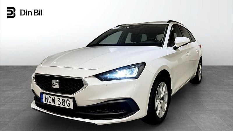 Vit (candy white) Begagnad 2022 Seat Leon Style Kombi | 159 900 kr (Bra pris) - Bild 1/4
