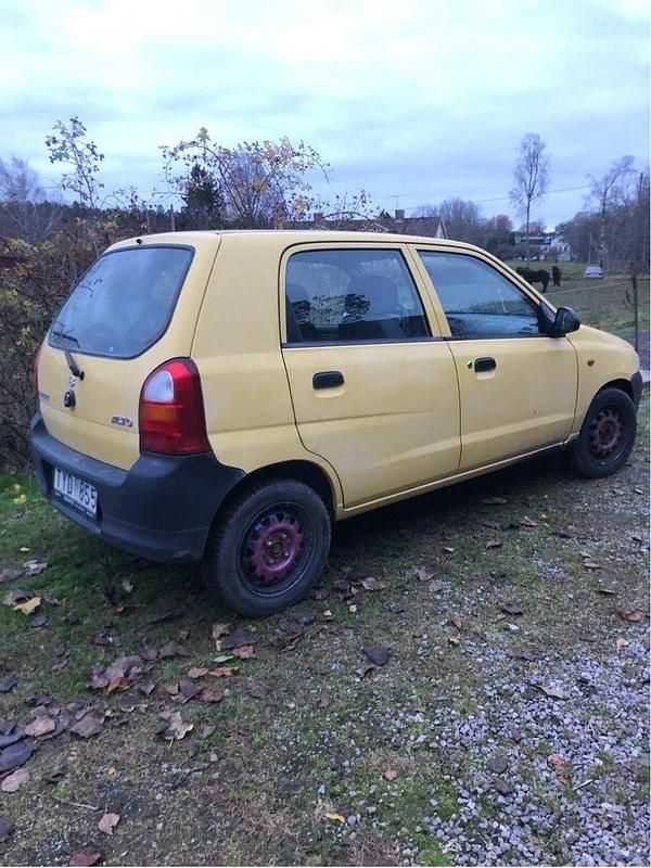 Gul Begagnad 2003 Suzuki Alto Halvkombi | 12 500 kr - Bild 1/4