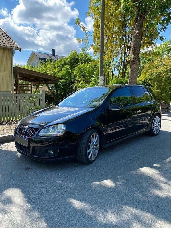 Svart Begagnad 2006 VW Golf V GTI Halvkombi | 78 000 kr (Marknadspris) - Bild 1/4