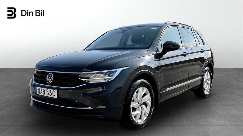 Grå Begagnad 2022 VW Tiguan Life SUV | 294 900 kr (Bra pris) - Bild 1/4