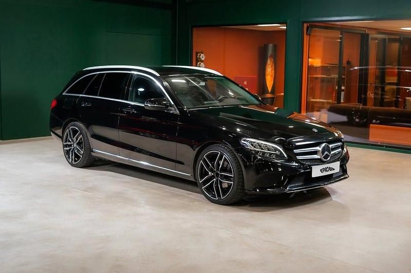 Svart Begagnad 2018 Mercedes C200 Avantgarde Kombi | 249 900 kr (Lite dyr) - Bild 1/4