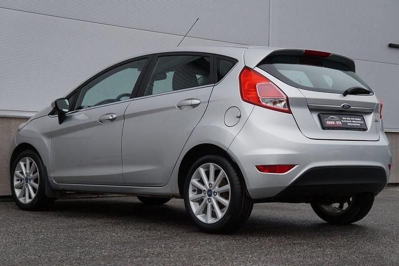 Begagnad Ford Fiesta Titanium 80 HK (58 kW) 2015 Grå Halvkombi