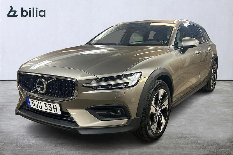 Grå Begagnad 2019 Volvo V60 CC Kombi | 319 900 kr (Marknadspris) - Bild 1/3