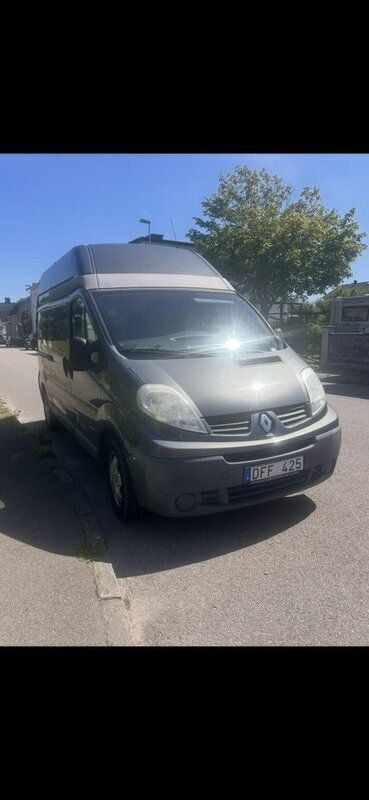 Grå Begagnad 2012 Renault Trafic Van | 75 500 kr (Marknadspris) - Bild 1/2