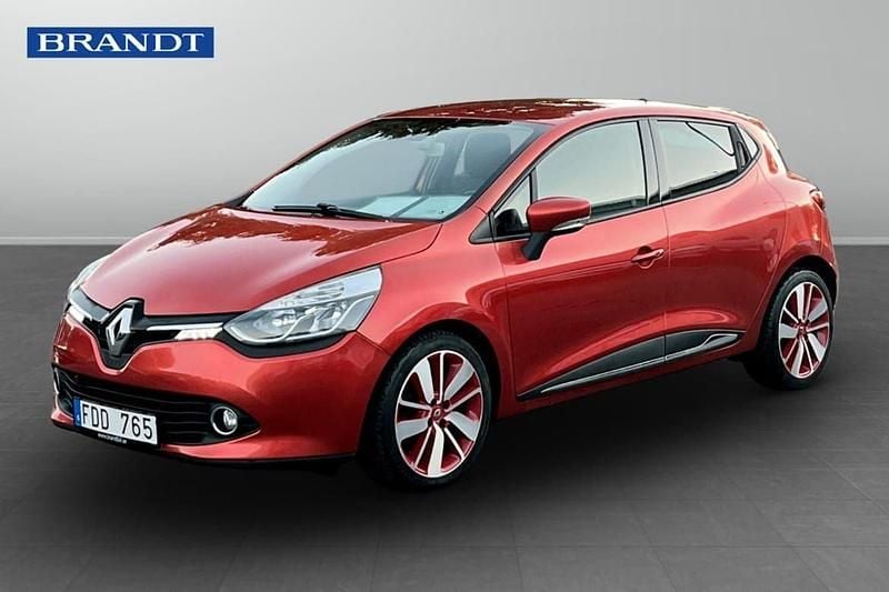 Röd Begagnad 2014 Renault Clio IV Dynamique Halvkombi | 89 900 kr (Marknadspris) - Bild 1/4