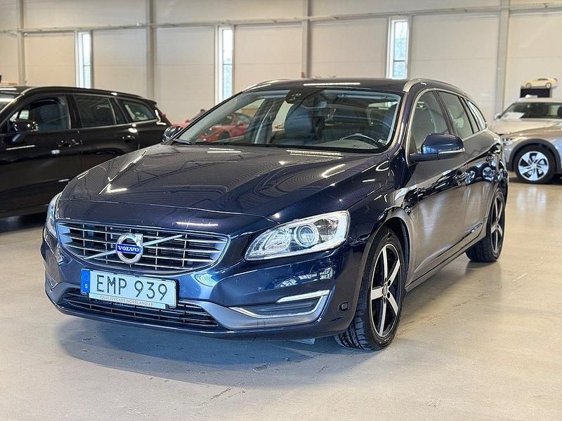 Blå Begagnad 2014 Volvo V60 Kombi | 199 900 kr (Lite dyr) - Bild 1/4
