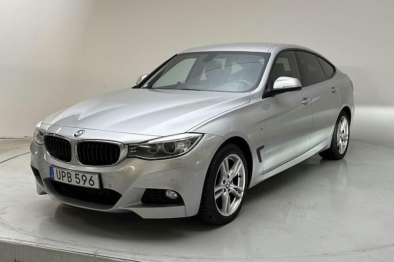 Silver Begagnad 2015 BMW 330 Advantage | 222 000 kr - Bild 1/4